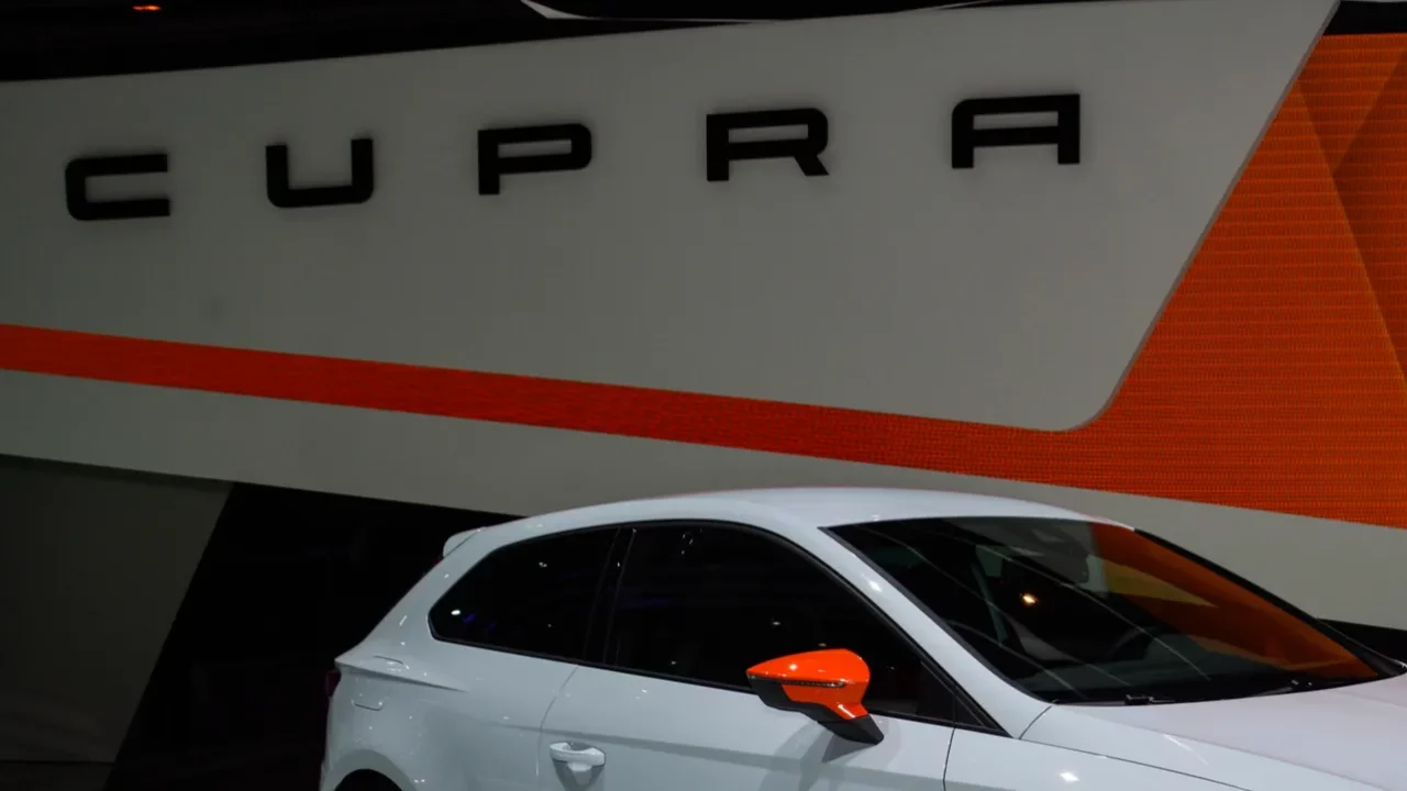 seat leon cupra at the geneva motor show
