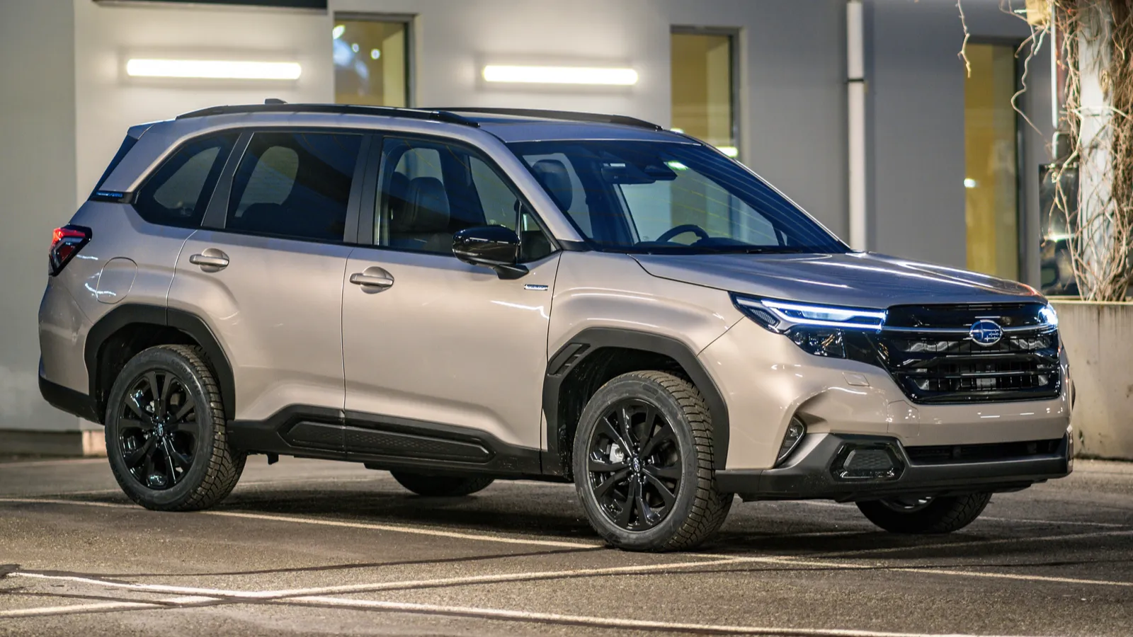 Hybrids are overtaking EVs as America’s fastest-growing vehicle choice. Here’s why