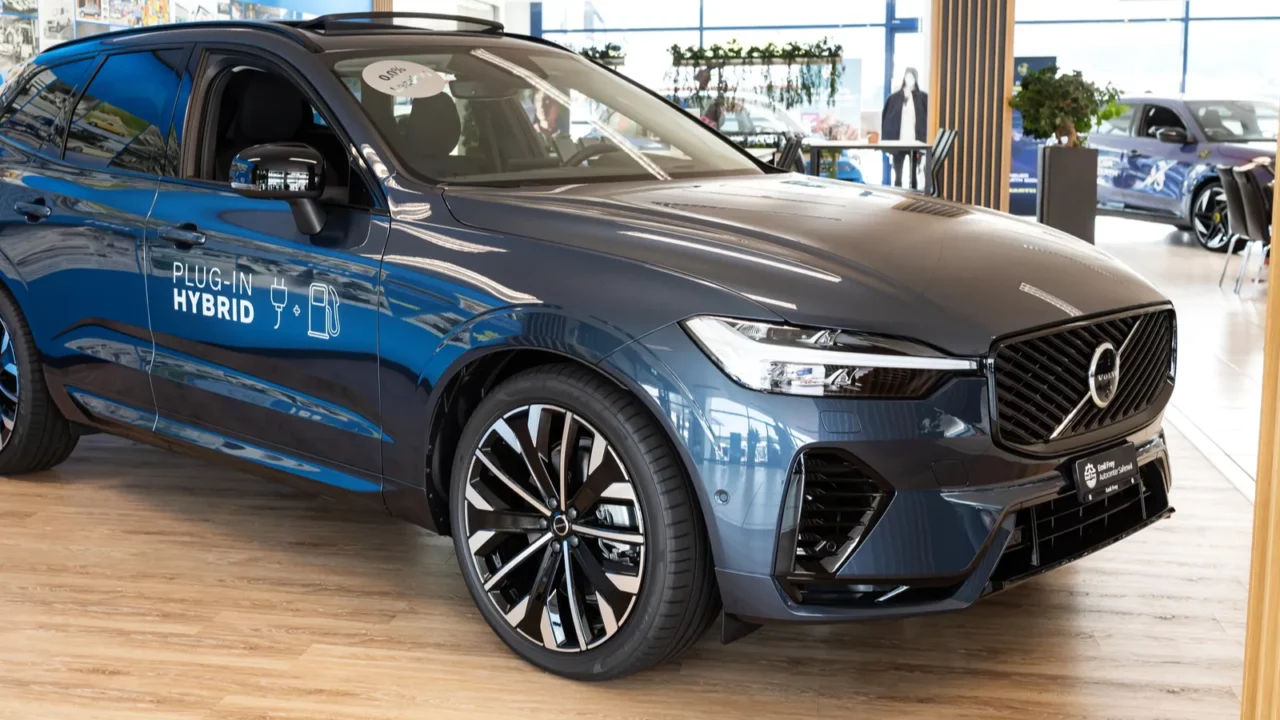 Cropped shot of 2025 Volvo XC60.