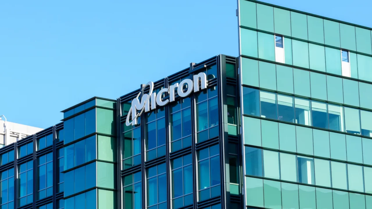 Ford joins GM in locking down critical memory chip supply